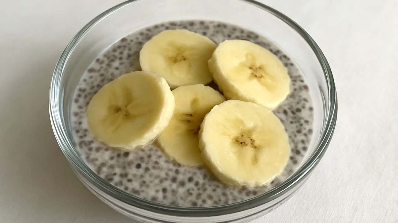 Pudding di semi di chia con latte di mandorle e banana"