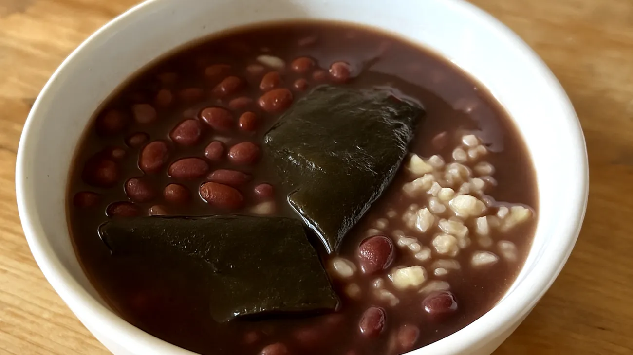 Zuppa di azuki e kombu con riso integrale"